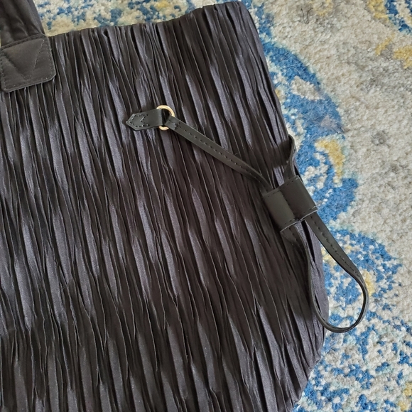 Victoria's Secret Pleated Large Top Zip Tote Handbag Black - Picture 5 of 8